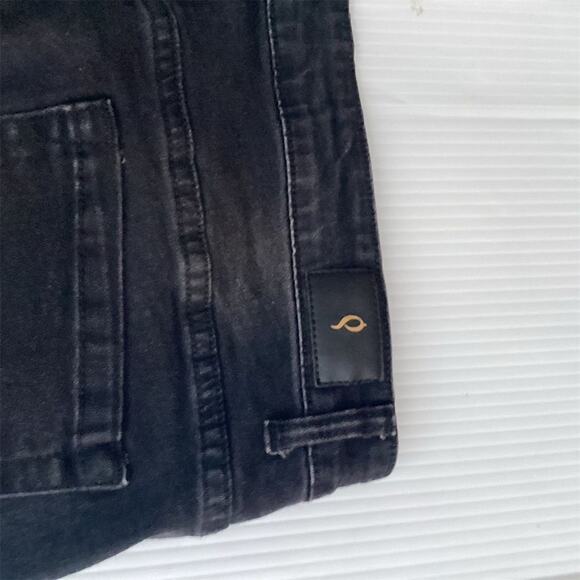 Diverso Women's Plus Size 18W Distressed Black Capri Jeans - Picture 8 of 8